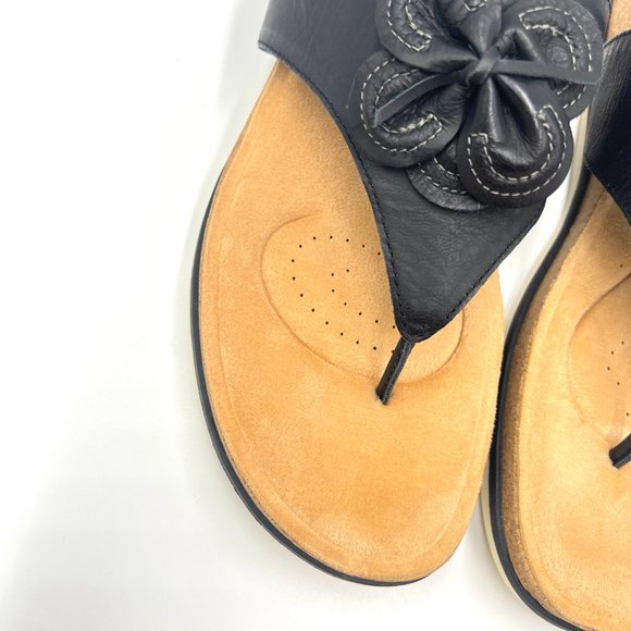 Clarks Womens Size 12 Brynn Style Black Leather Slip On Floral Sandals Shoes - Picture 4 of 13